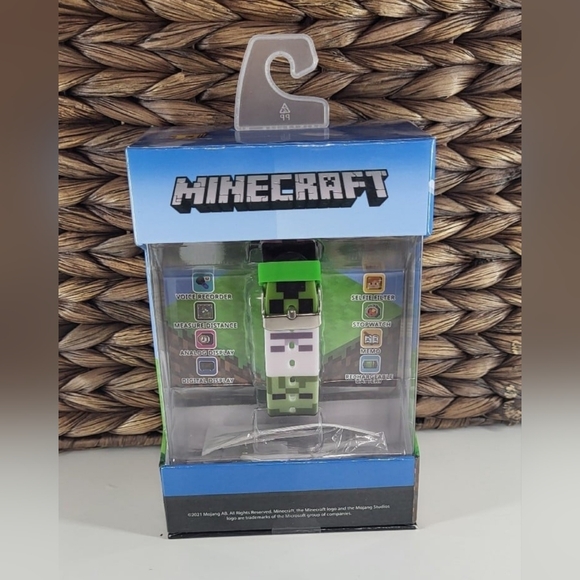 Minecraft Kids NIB Green Touch Screen Interactive Rechargeable Smart Watch 42mm - Picture 7 of 7